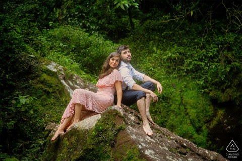 During their engagement portrait session at Trilha das 8 cacheiras in São Francisco de Paula, Rio Grande do Sul, this couple captured a love story as timeless and captivating as the lyrics of Eddy Grant's "Romancing the Stone."